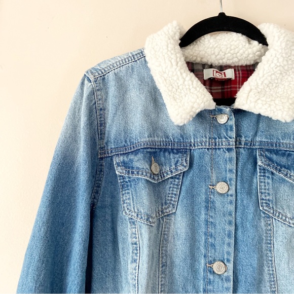 Lei• denim jean button up Sherpa collar jacket - Picture 2 of 8